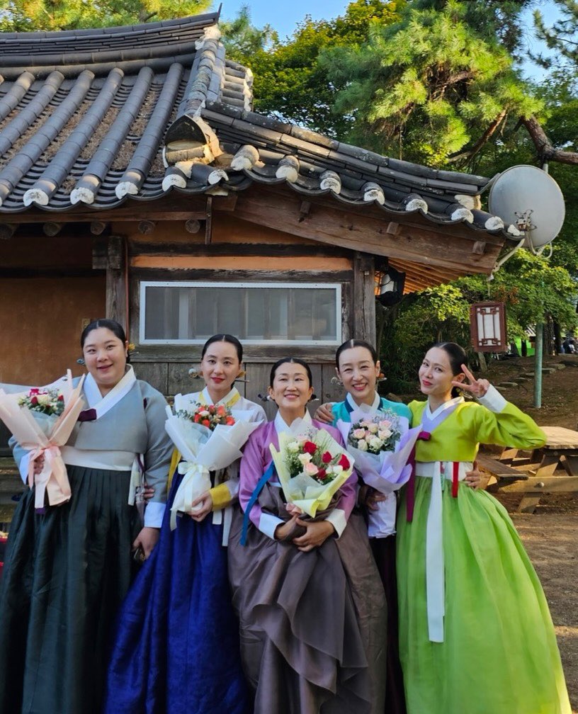sonyejinpics's tweet photo. [namkeeae]

“actress son yejin welcomed me back with open arms, as we hadn’t seen each other since <thirty-nine.”

no wonder she seems to be so familiar.. jang joo-hee’s mom from <thirty-nine> 🥹 https://t.co/7FyVP3YnuX