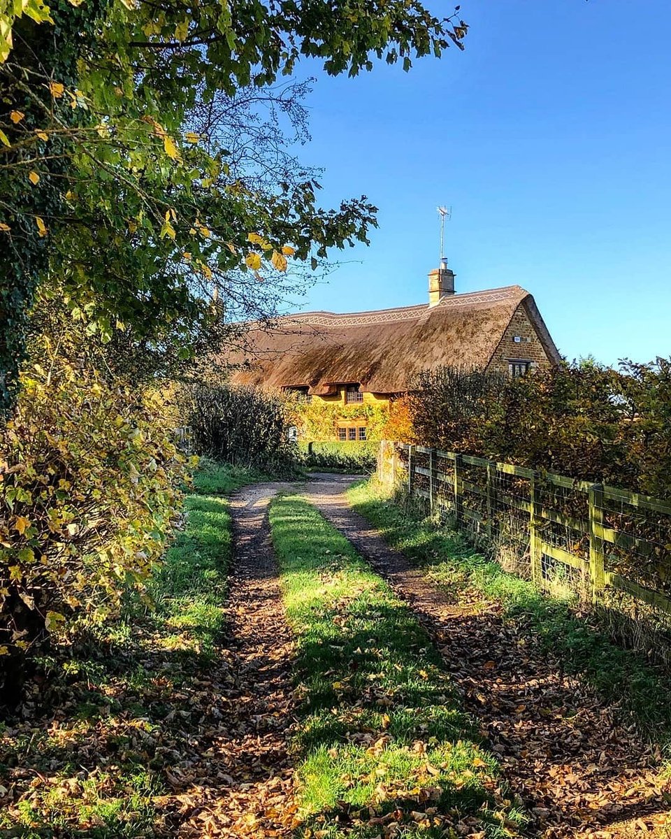 echoesofworld's tweet photo. Cotswolds,  England https://t.co/PapuRRRXtt