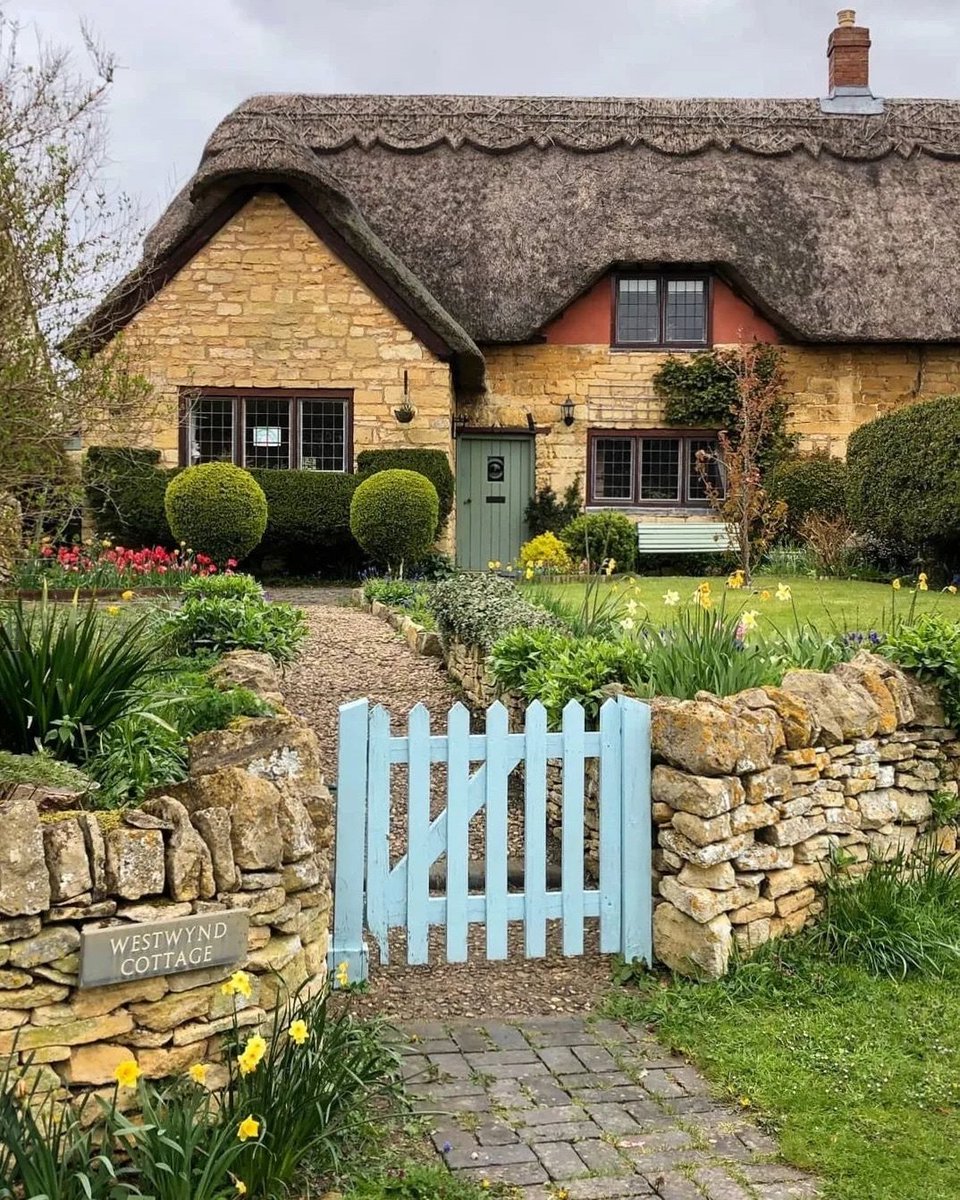 echoesofworld's tweet photo. Cotswolds,  England https://t.co/PapuRRRXtt