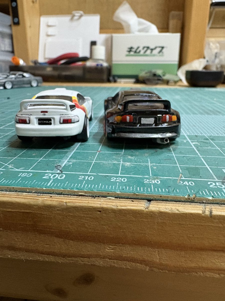 7GlyLX0uhd10920's tweet photo. 今日もミニカーです〜‼️
セリカの最終です。もう一台セリカがあったのでカスタム前と並べてみました〜。
カスタムの方は、オーバーフェンダーがいい感じです〜。
#ミニカー 
#カスタム 
#ホットウィール
 #HOTWHEELS 
 #トミカ
 #セリカ https://t.co/DRV7X8J8Ny