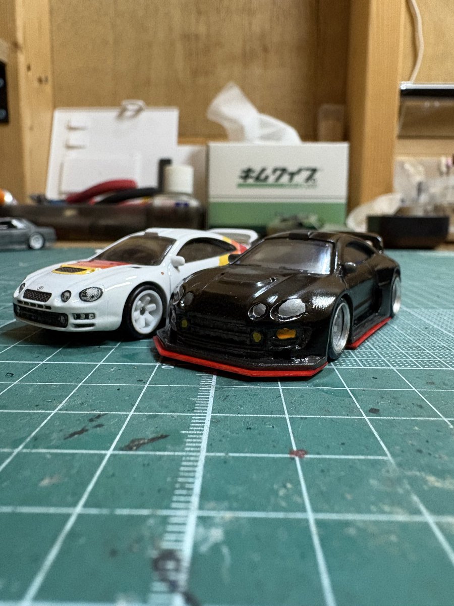 7GlyLX0uhd10920's tweet photo. 今日もミニカーです〜‼️
セリカの最終です。もう一台セリカがあったのでカスタム前と並べてみました〜。
カスタムの方は、オーバーフェンダーがいい感じです〜。
#ミニカー 
#カスタム 
#ホットウィール
 #HOTWHEELS 
 #トミカ
 #セリカ https://t.co/DRV7X8J8Ny