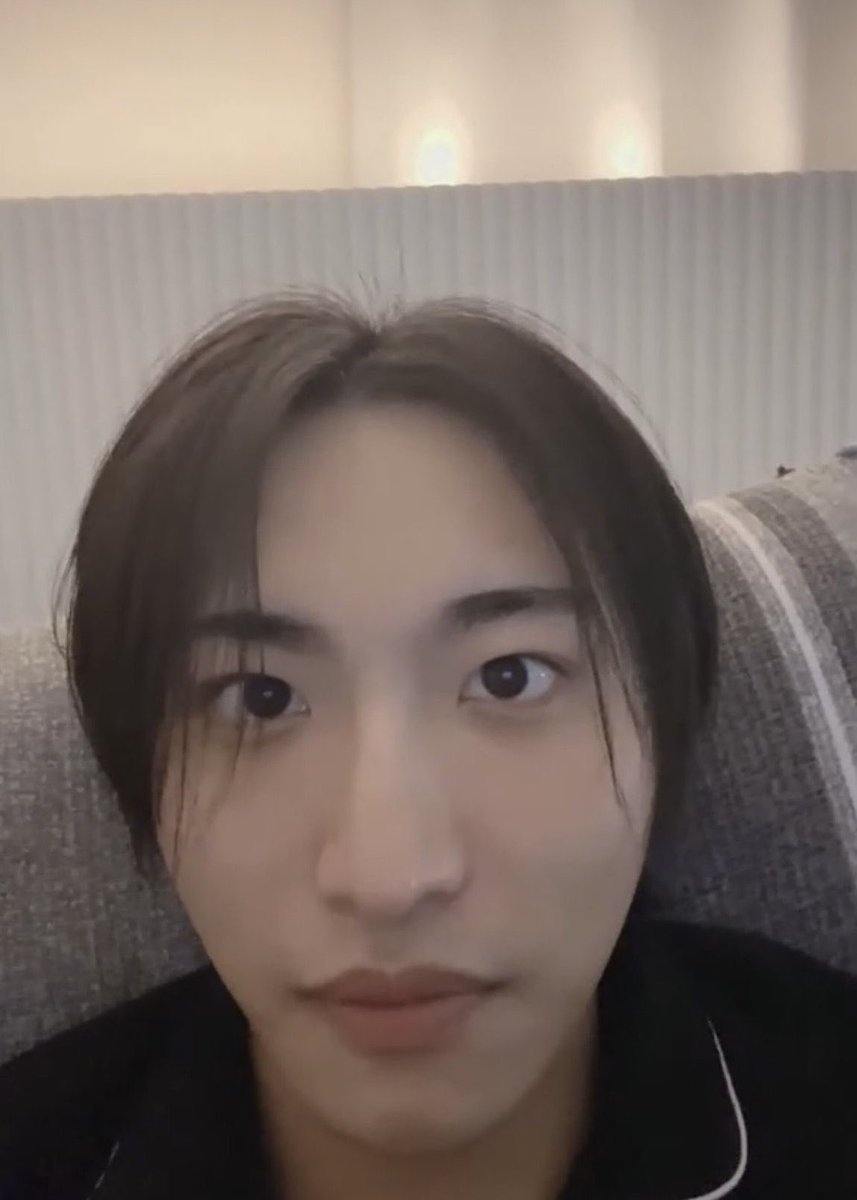 hwamelo's tweet photo. love this genre of seonghwa photo https://t.co/jsFUkCCOjF