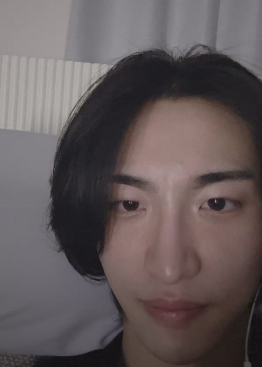 hwamelo's tweet photo. love this genre of seonghwa photo https://t.co/jsFUkCCOjF