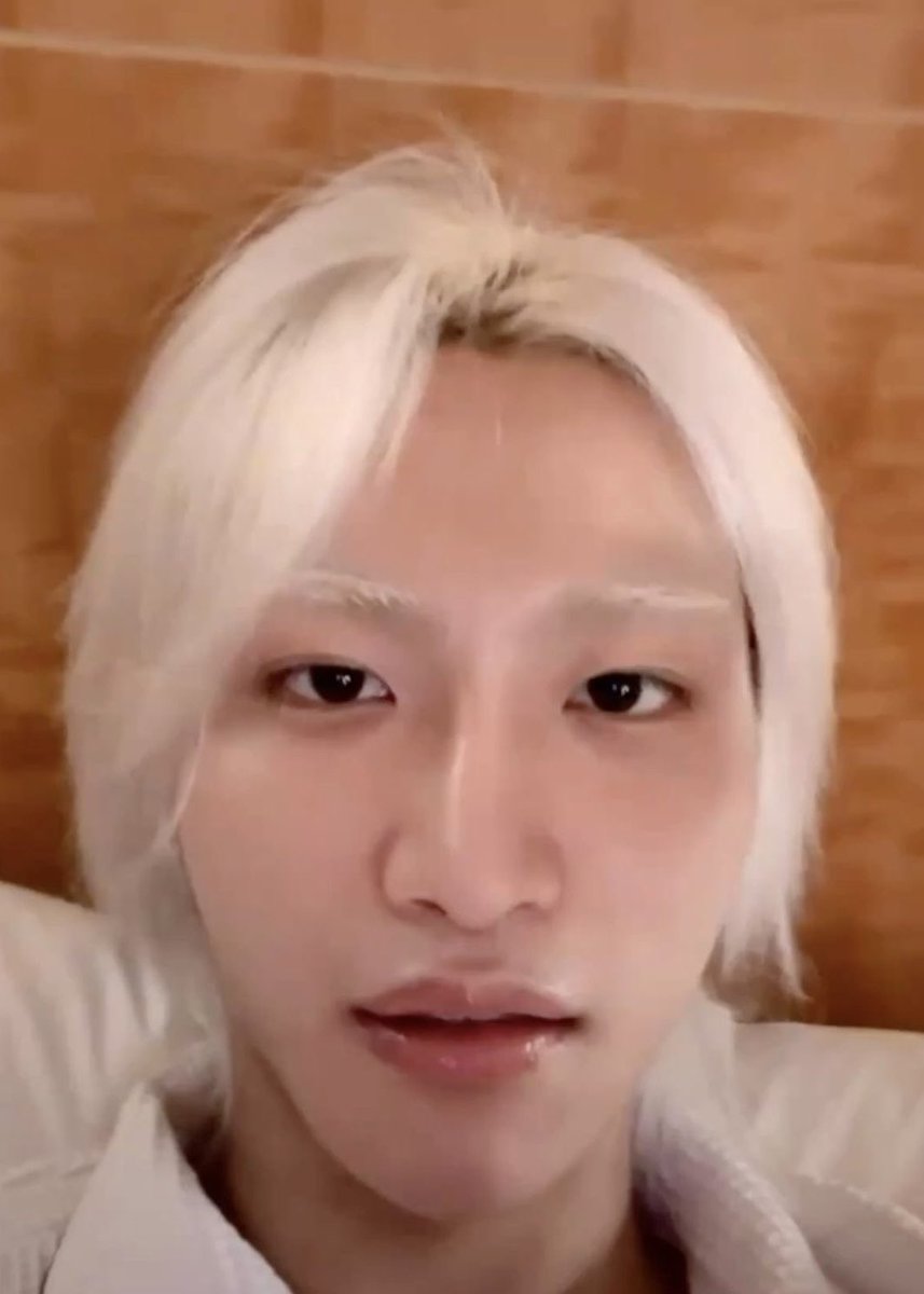 hwamelo's tweet photo. love this genre of seonghwa photo https://t.co/jsFUkCCOjF