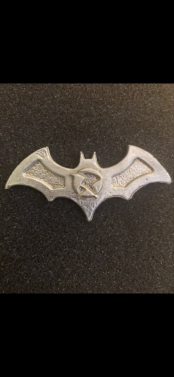 BugOutBullion's tweet photo. @Batmans_Wallet @RichardCabezza @TheSilverLion1 @awakensoulslove @Dish007_ Yes Sir, i made this batarang with the Robin logo in the middle!! https://t.co/BVfUv8OXmj
