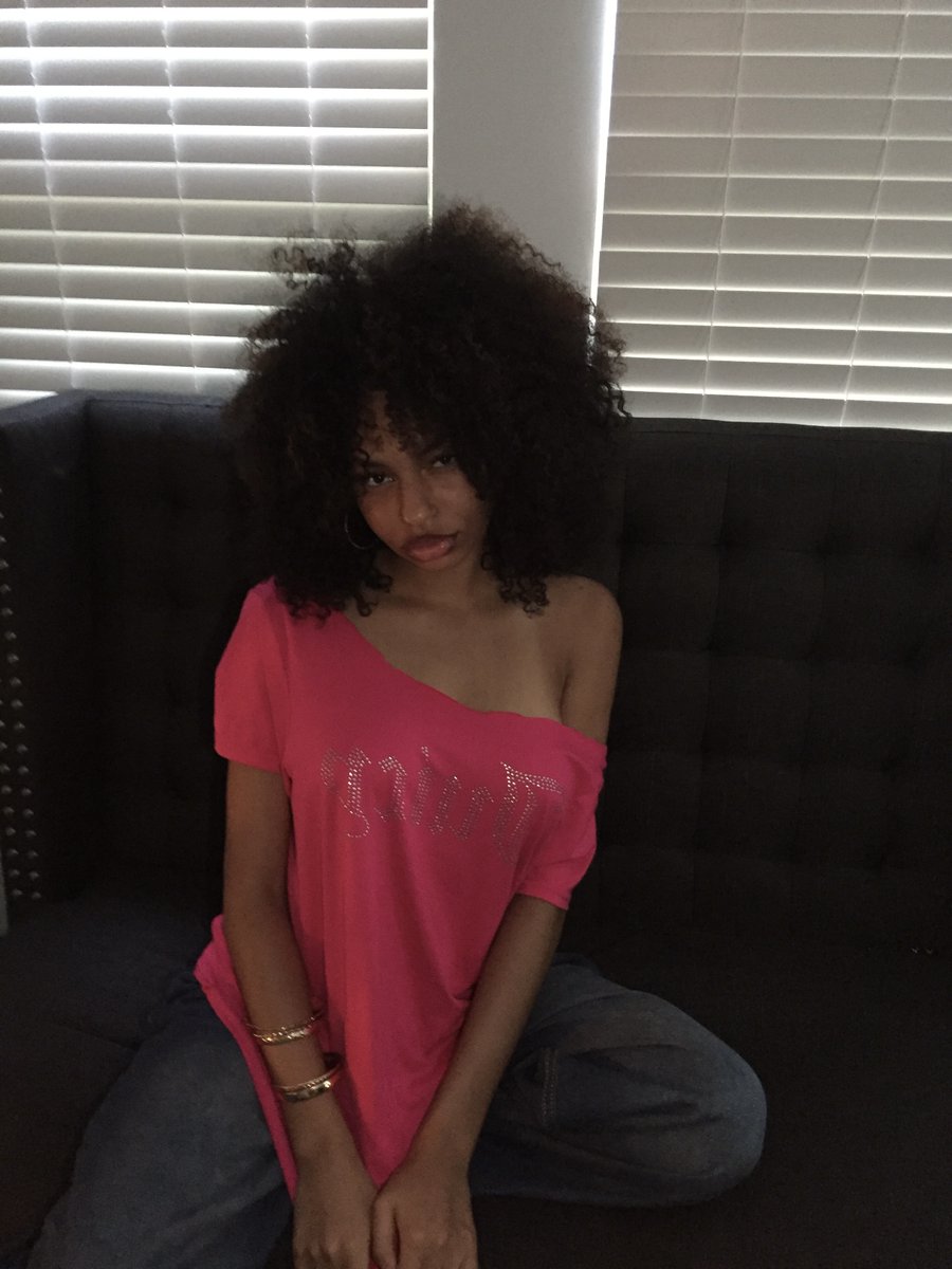 bluecandy3000's tweet photo. cute shirt right https://t.co/qQIryBrmRz