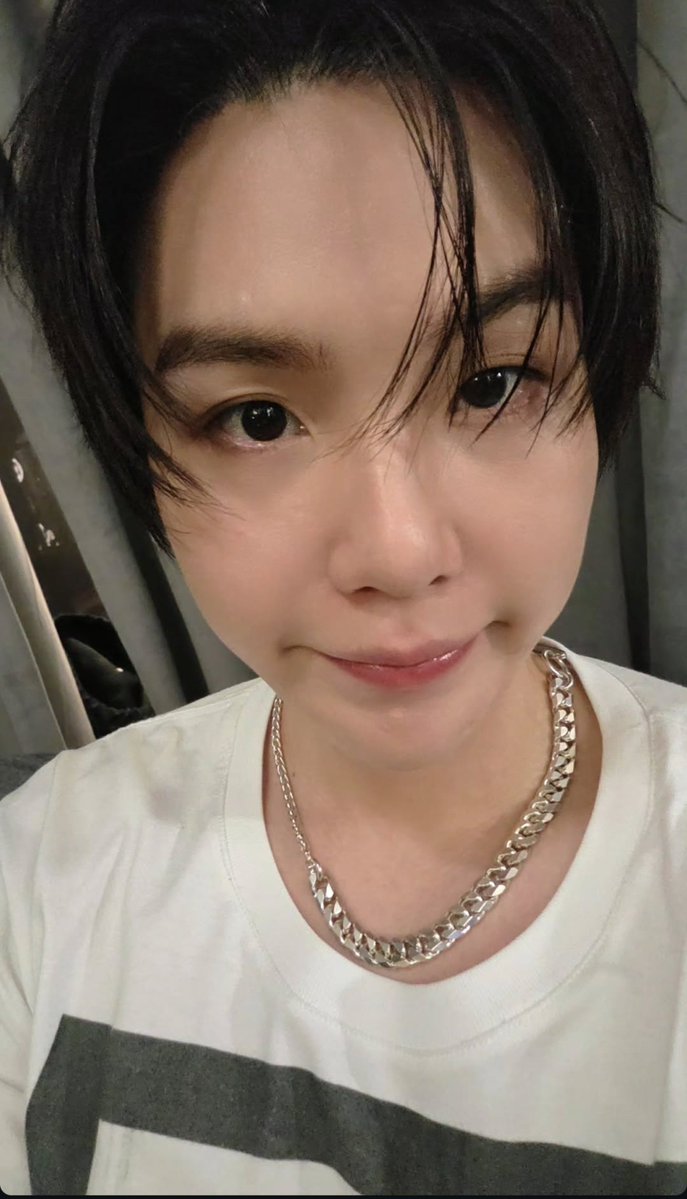 nightmo0nly_'s tweet photo. Ele me mandando uma foto todo fofinho antes de se apresentar🥺
Eu te amo gatinho.
@coffelizes_ https://t.co/oiGqdBTMDE