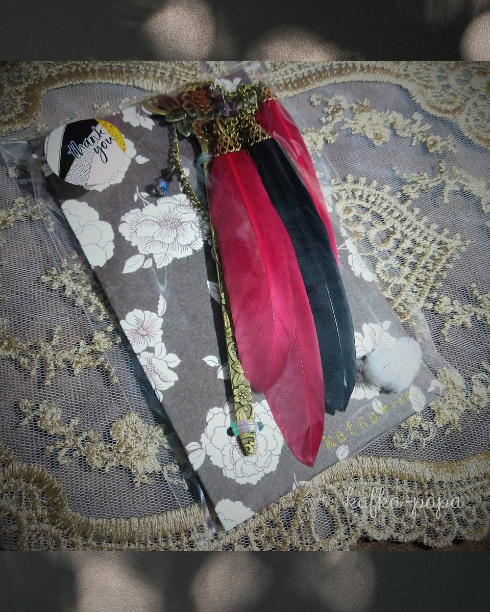 otamasen's tweet photo. 【黒牡丹と妖翼の簪】

🙇‍♀️完売御礼🙇‍♀️

2017年頃から販売開始し、計31本分のご縁が有りました。

普段のおしゃれ、撮影、成人式、よさこい演舞、ライブ・MV衣装などなど、当方の簪が日本各地で様々な活躍をしてくれていると思うと胸アツ❤️‍🔥

感謝申し上げます！

※写真は昨年お迎え頂いたもの🥷 https://t.co/rvXVENZ4xE