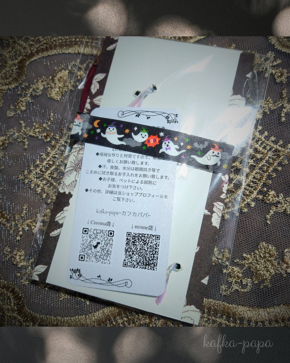 otamasen's tweet photo. 【黒牡丹と妖翼の簪】

🙇‍♀️完売御礼🙇‍♀️

2017年頃から販売開始し、計31本分のご縁が有りました。

普段のおしゃれ、撮影、成人式、よさこい演舞、ライブ・MV衣装などなど、当方の簪が日本各地で様々な活躍をしてくれていると思うと胸アツ❤️‍🔥

感謝申し上げます！

※写真は昨年お迎え頂いたもの🥷 https://t.co/rvXVENZ4xE