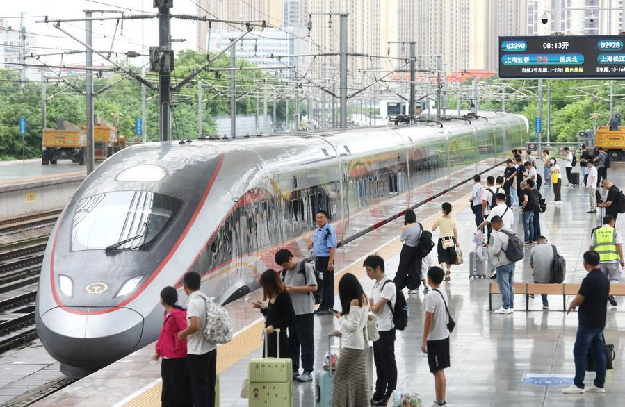PDChina's tweet photo. China handled a record 3.32 billion railway passenger trips in the first eight months of 2026, up 3.9% YoY. During the period, the railway network operated an average of 11,508 passenger trains daily, up 5% from a year earlier, according to China Railway. https://t.co/ZrU6PM71gr