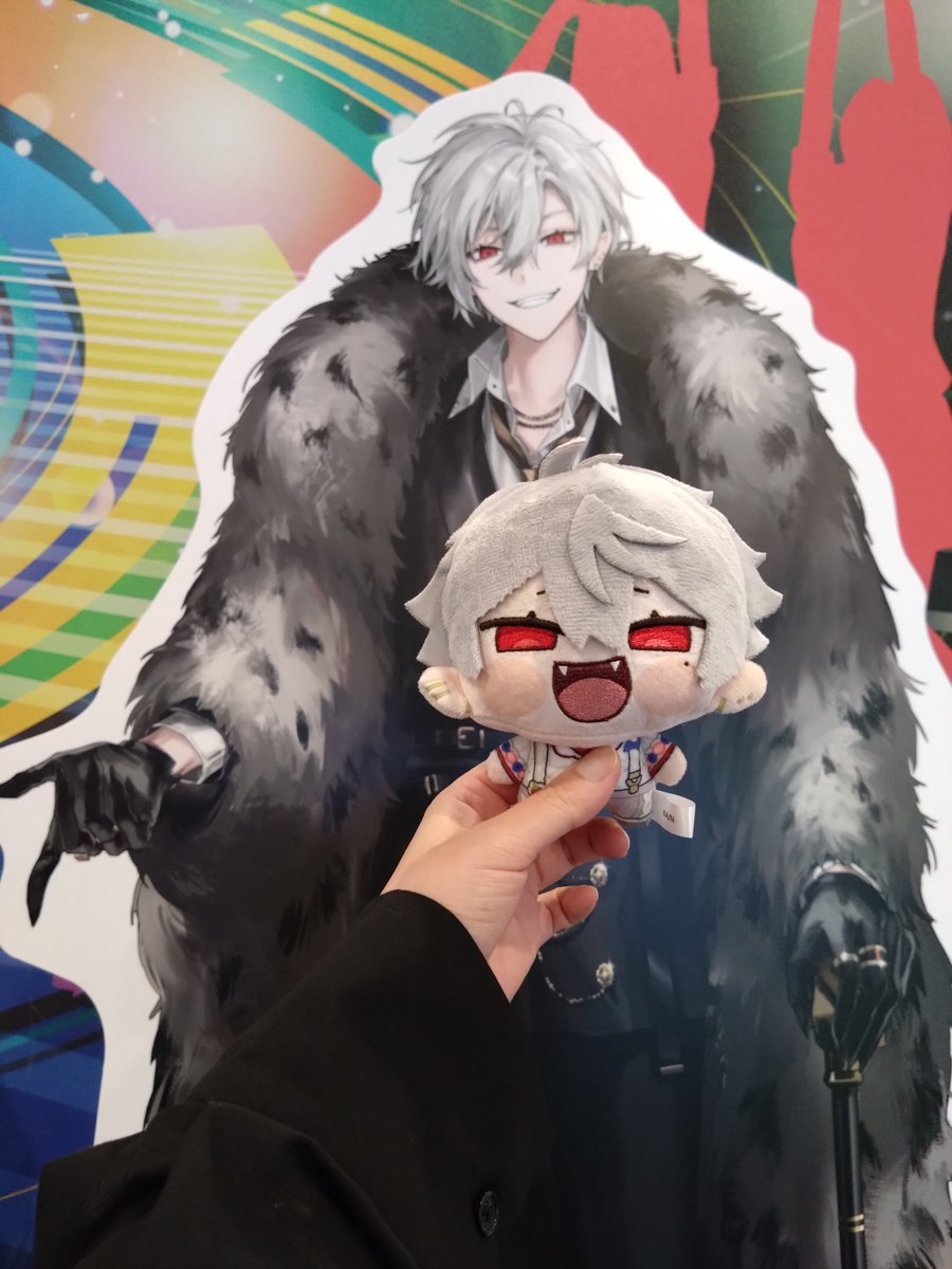uta08080606's tweet photo. ラウンドワンに行ってきた～。
残念ながら葛葉さんのアクスタと缶バッジ、ガチャが売り切れてたけど、来月だったら無理だったろうからよかった😭
夜中に行ったから周りに人もいなくて、ゆっくり写真撮れた😆
弟カップルのおかげでゲームパックと、スコア特典もGET😭

来てくれてありがと～😭❤️ https://t.co/YKdDMa1zSU