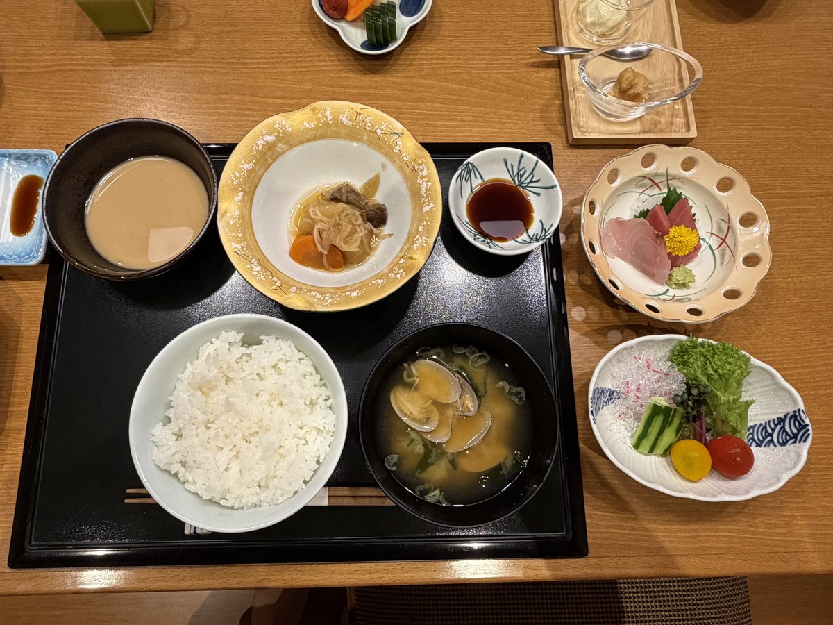 Alohappee's tweet photo. 朝からお腹いっぱい🈵
結構な☔️なので、もうこのまま夜までゴロゴロしようかな。
客室に♨️あるのが最高です😆 https://t.co/0CV7ah7gdh