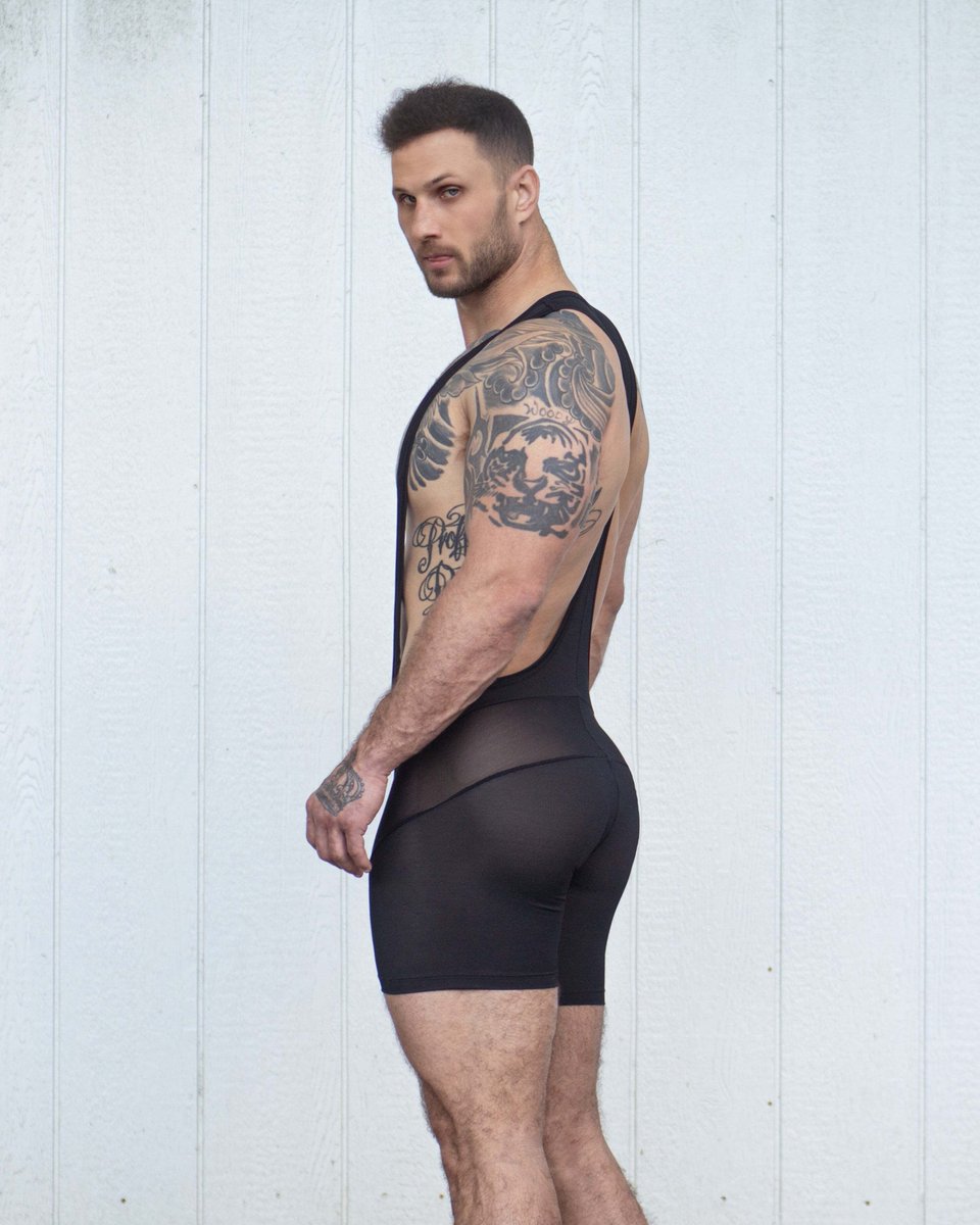 Gruffpup's tweet photo. The Easy Release Singlet ➡️ https://t.co/eYKF1PiAKE ⬅️ The Stud: @BlainOConnor #gayjock #gaymuscle #instagay #gaypride #gaymuscles #handsomejock #gayathlete #gayfitmen https://t.co/vuL2F7hFjx