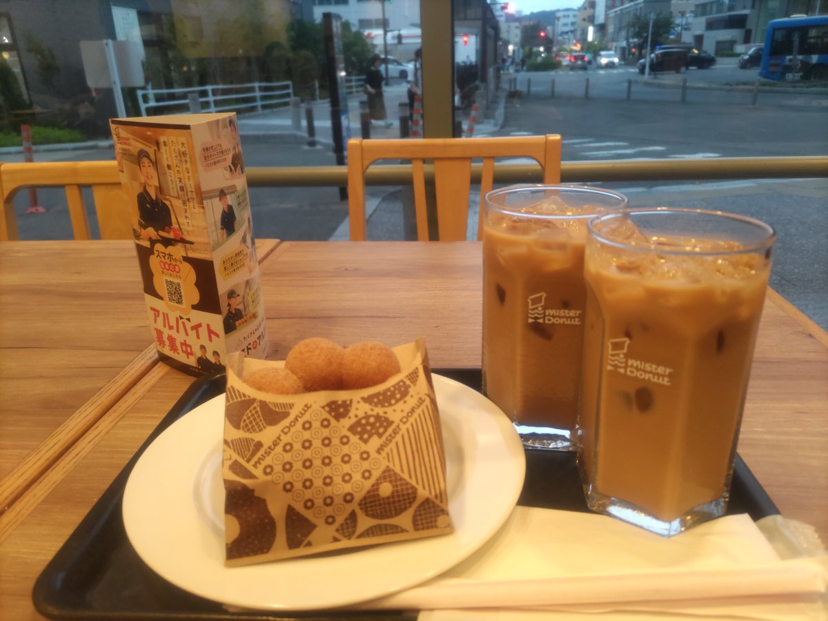rise_ball's tweet photo. 昨日は朝四時起きで活動しきった。朝一打ち放題、帰ってアプローチ練習、MEGAドンキ散策、ミスドで一服、24時までポーカー。密度の濃い1日だった。 https://t.co/UTEtakzi92