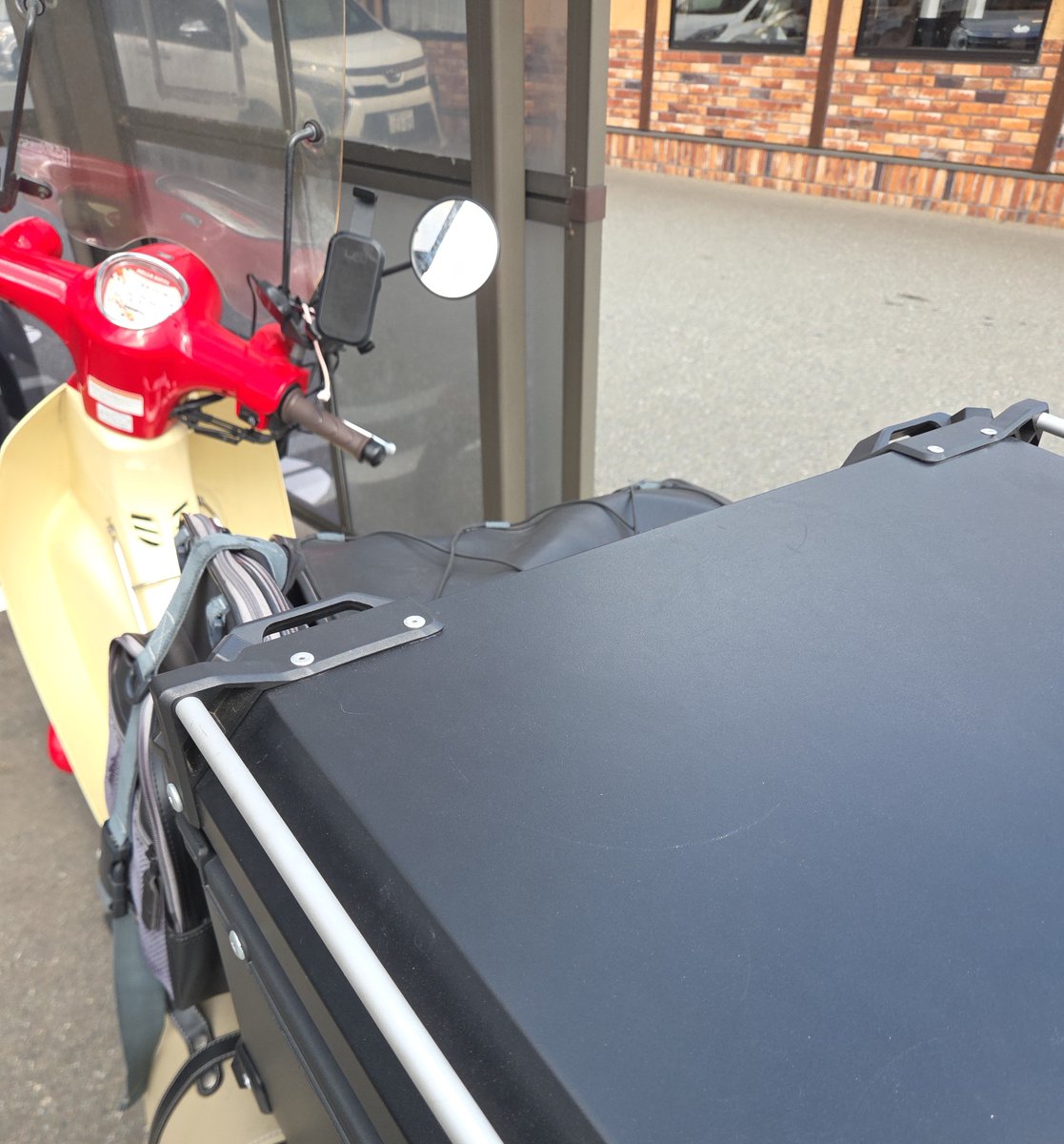 kakeru_fitGP5's tweet photo. パン屋到着 https://t.co/WiFT6VsXmb