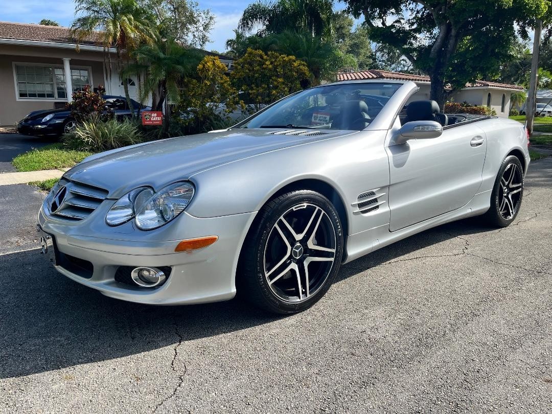 USClassicAutos's tweet photo. Ad: For Sale - 2007 Mercedes-Benz SL-Class Hardtop Convertible, Immaculate classic car! https://t.co/Gis0DF2yV5 <<--More #MercedesBenz #SLClass https://t.co/E2SNtOuuwg