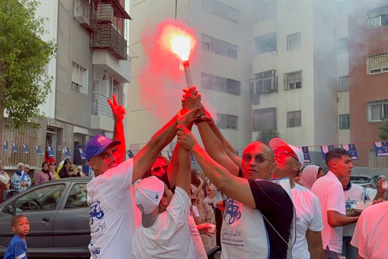 jfol9m's tweet photo. الشنكيطي يجوب أحياء الحي الحسني ويعرض برنامج «البام» الانتخابي، في إطار الحملة الانتخابية للحزب، وسط تواصل مباشر مع الساكنة لعرض أبرز محاور البرنامج والتعريف بالالتزامات المقترحة. https://t.co/H5McUSSe1k