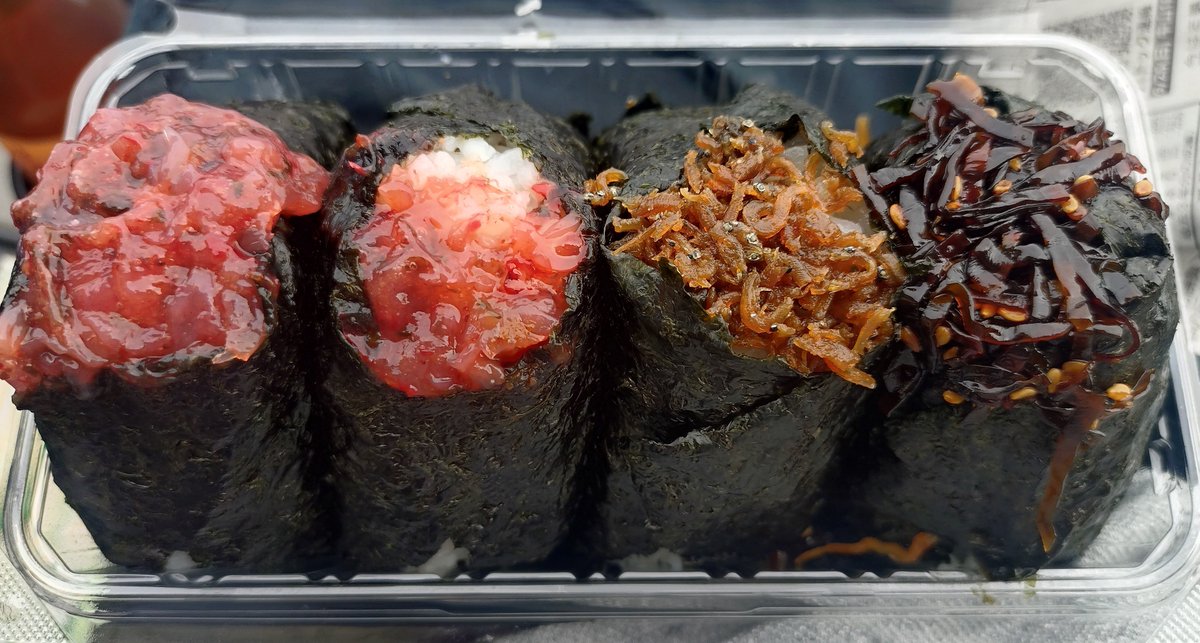 bluerainbringer's tweet photo. まずは朝ご飯
相方はちりめん山椒と梅くらげ
私はごま昆布と梅くらげ https://t.co/wqekzmEal8