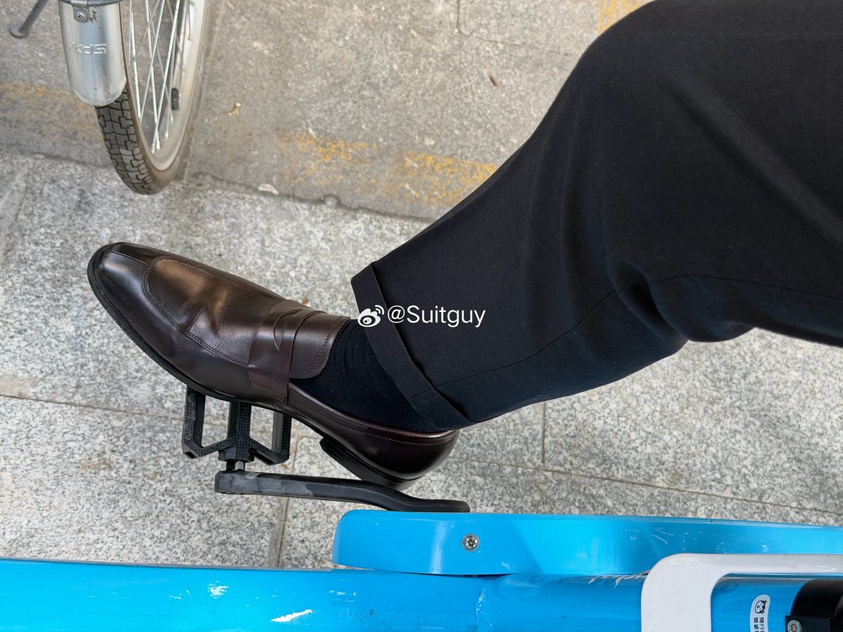 SuitguyGZ's tweet photo. 穿皮鞋西裤能骑单车吗？ https://t.co/CDjAyaYXPX