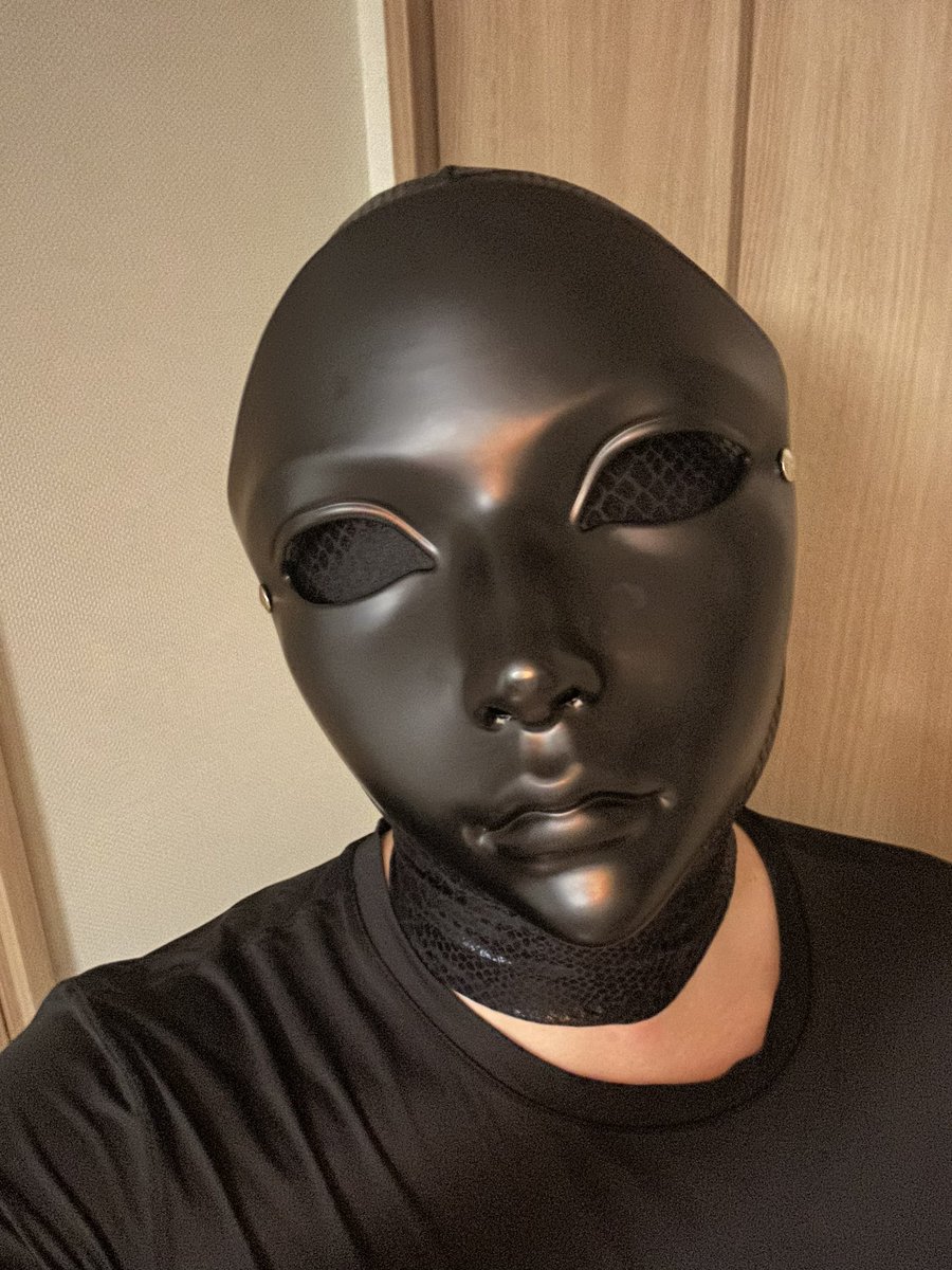 Dolledzc's tweet photo. 脱げない顔🎭
#mask #drone https://t.co/KkKndBI4VT