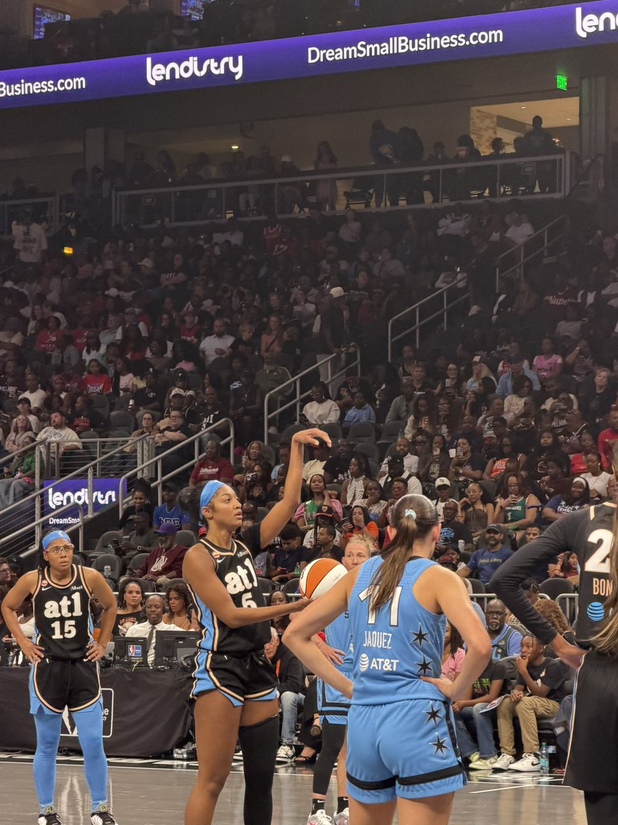 _iamjamila's tweet photo. We go court side for Angel 🩷 https://t.co/So6QkUkyna