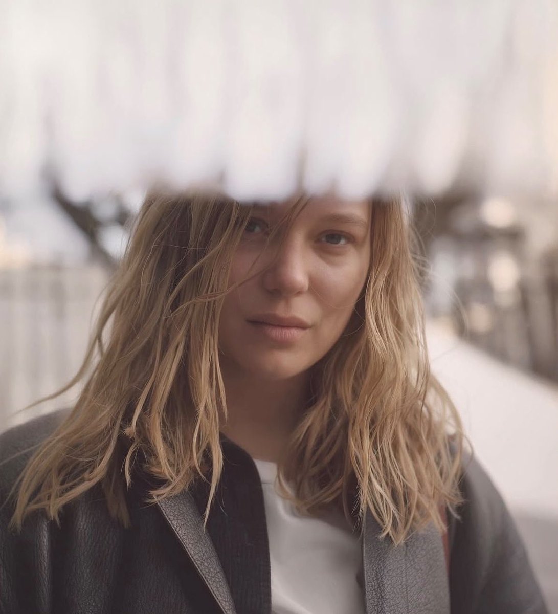 badpostseydoux's tweet photo. Léa Seydoux behind the scenes of ‘THE UNKNOWN’. https://t.co/qXrl4PBDY7