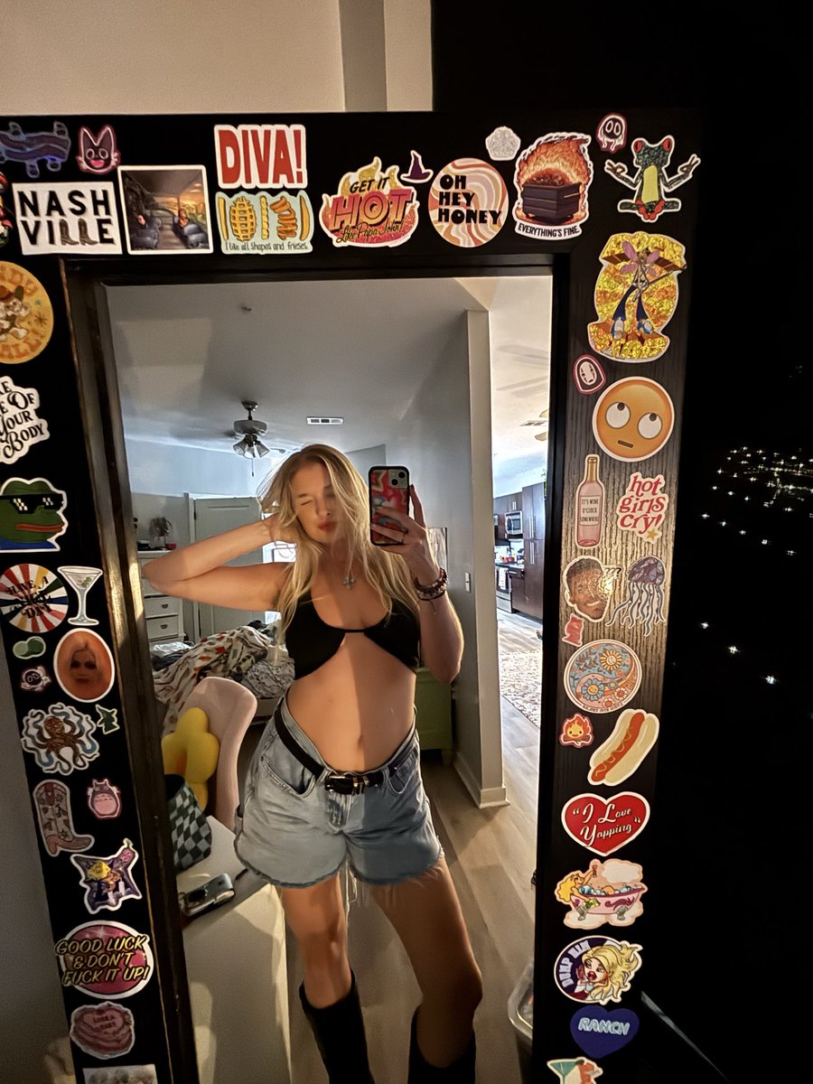 mcchickenchick's tweet photo. i’m p*ssy stuntin https://t.co/JKHatHep7R