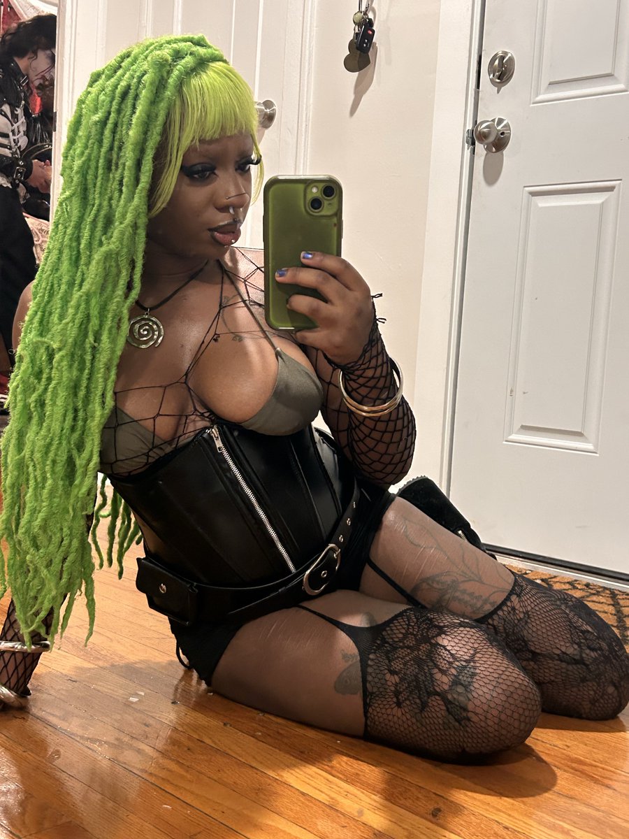 pixi3babii's tweet photo. i looked incredible this night idc im gonna keep posting myself 🤓 https://t.co/Gns9wlN8WL