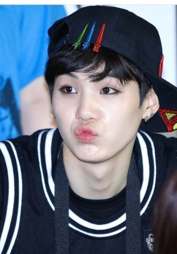 snoozepjm's tweet photo. acabei de ver no insta esse hirono customizado do yoongi e agora eu preciso ter um https://t.co/WgjV8JQ4M0