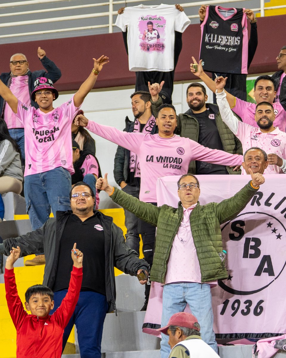 Liga1TeApuesto's tweet photo. Los hinchas de Sport Boys ya se encuentran en la Ciudad Blanca para alentar a su equipo en el gran duelo de esta noche frente a FBC Melgar. 🩷🔥

📸 @iteasport_

#Liga1TeApuesto
#ElADNdelHincha https://t.co/QqXOekpEaH