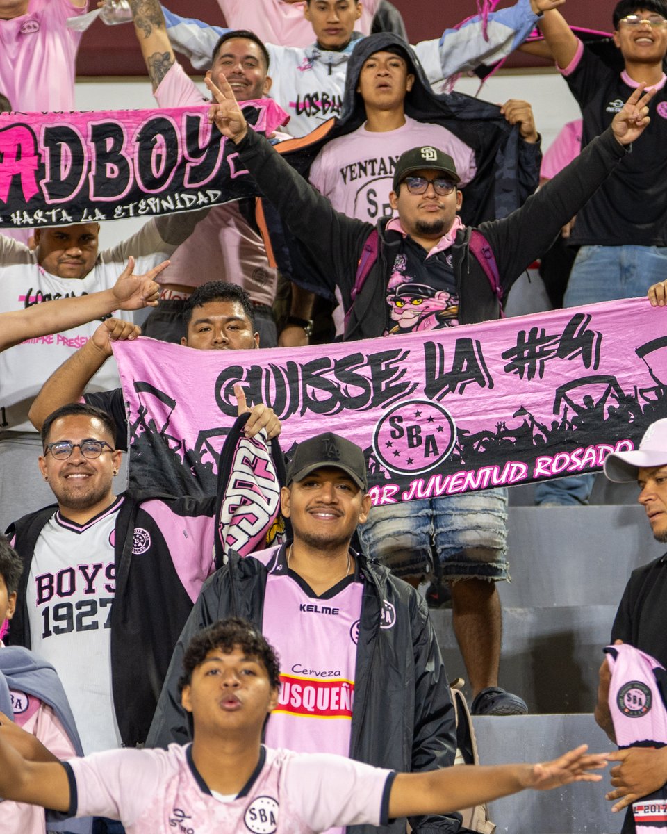 Liga1TeApuesto's tweet photo. Los hinchas de Sport Boys ya se encuentran en la Ciudad Blanca para alentar a su equipo en el gran duelo de esta noche frente a FBC Melgar. 🩷🔥

📸 @iteasport_

#Liga1TeApuesto
#ElADNdelHincha https://t.co/QqXOekpEaH