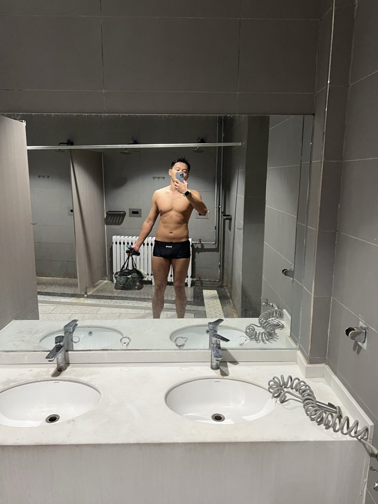 LBcover's tweet photo. 美好的肉体只有一个用处，就是用来享乐的。 https://t.co/c8UMJSN7jD