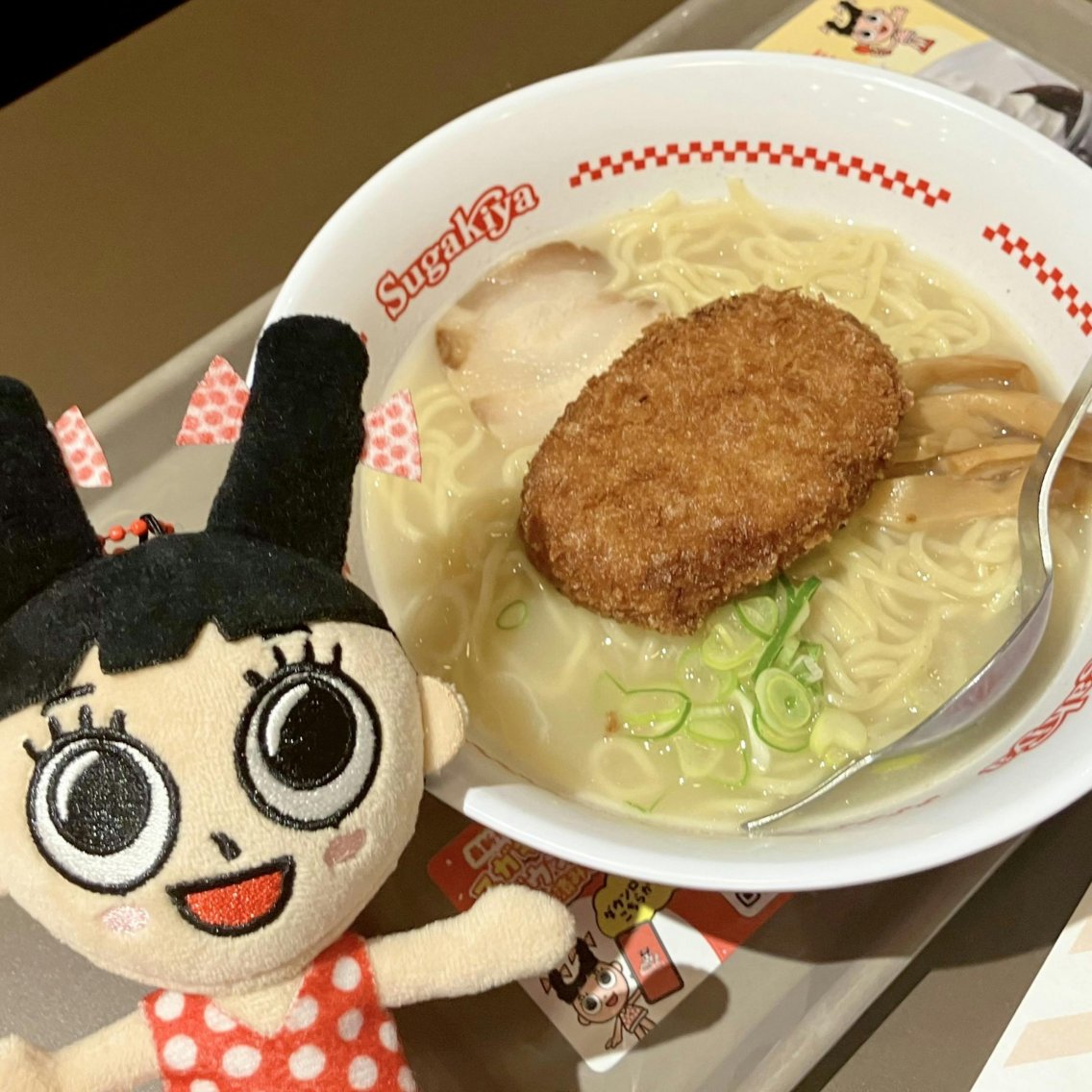 sugakicosystems's tweet photo. 一部店舗限定の #スーちゃんコロッケ 🥔
スガキヤラーメンの「肉」を使用したコロッケでラーメンにトッピングしてお召し上がりいただくのもおすすめ☺️

お近くに店舗がある方はぜひ😋 https://t.co/0TofnVVSE0