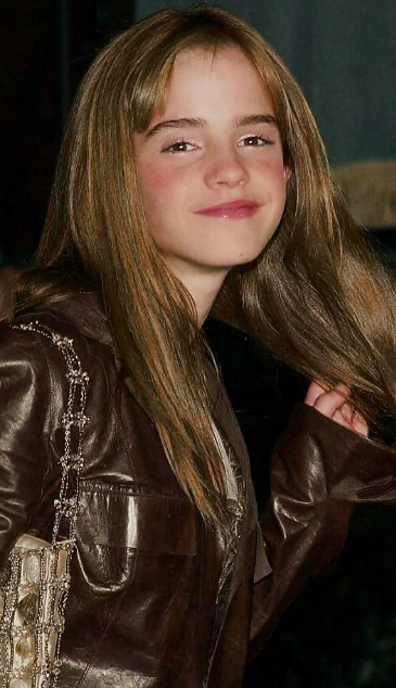 portalpotterbr's tweet photo. Emma Watson na estreia de Harry Potter e a Câmara Secreta (2002). https://t.co/V0PzThXs33