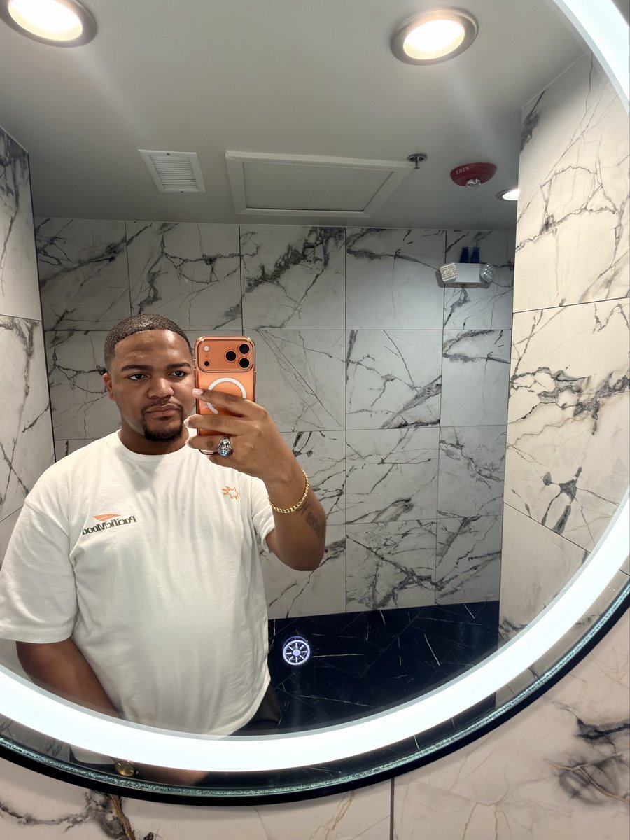 conceited_dom's tweet photo. HiM ✨😍💪🏾 https://t.co/fKsSn0LMvq