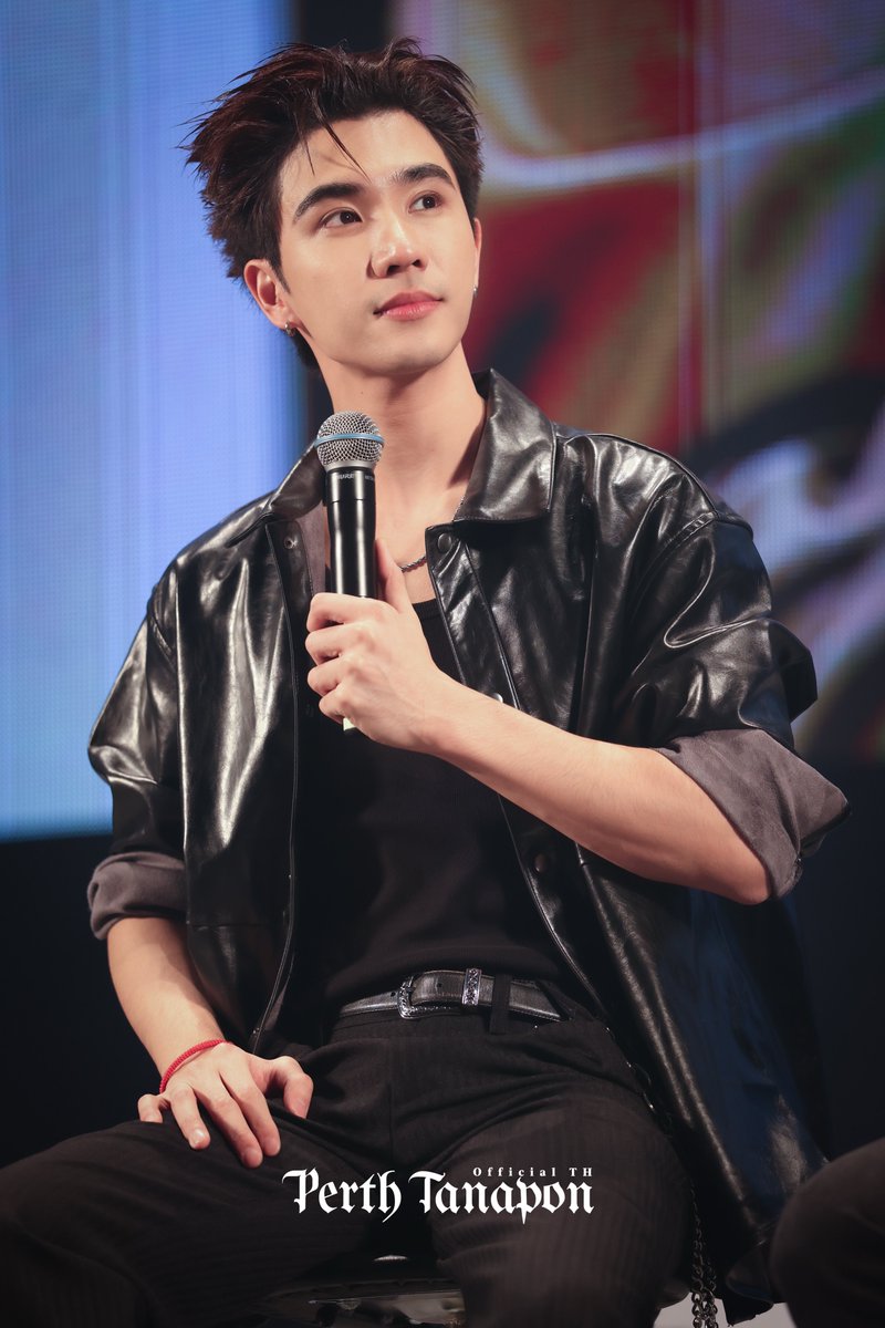 PerthOfficialTH's tweet photo. Good Morning 🫶🏻

PERTHSANTA NIHON ICHINICHI 

#PerthSantaXFanday33inOSAKA
#PerthTanapon #KDPPE https://t.co/DtNKa0AvNZ