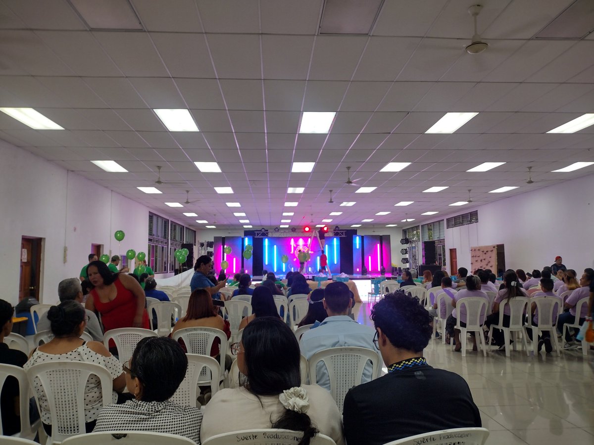 JimmyAl72926407's tweet photo. CORONACIÓN DE LA REINA DE LAS FIESTAS PATRONALES DE SOYAPANGO https://t.co/Oqxx8AqjiB