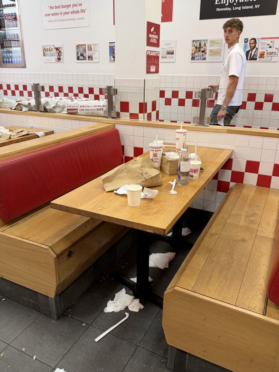 Tom4n6's tweet photo. @FiveGuys £61 for five burgers and you seriously expect people to eat in these conditions? The Nottingham branch is absolutely filthy and appears to pose a genuine health risk. @Nottingham City Council, please investigate this place should not be serving food in its current state https://t.co/IVgenubi2v