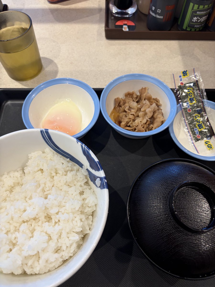 DAEG_sgs's tweet photo. トレ後の朝飯😋

個人的にバイクに乗る前にやってはいけないトレーニング第一位は背中！

バイクから降りようとしたりジャケット脱ごうとした時メッチャ攣る😂 https://t.co/aOII5WlEz0