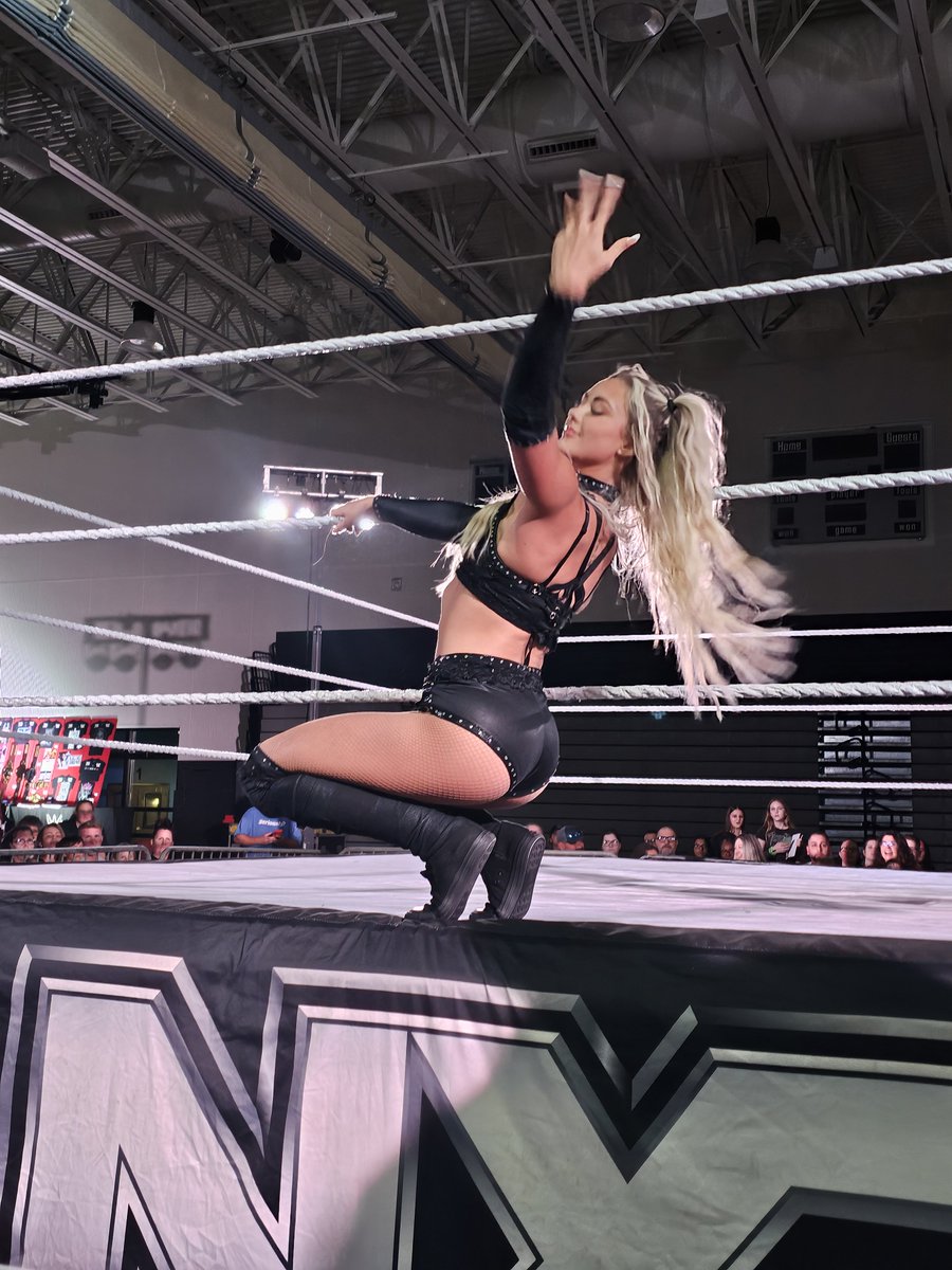 BeastWrestler21's tweet photo. Make no mistake, @AlixBrooks_wwe and @KaleDixonWWE do NOT want to be here!

#NXTFtPierce #NXTFortPierce https://t.co/OD0LE1VYST