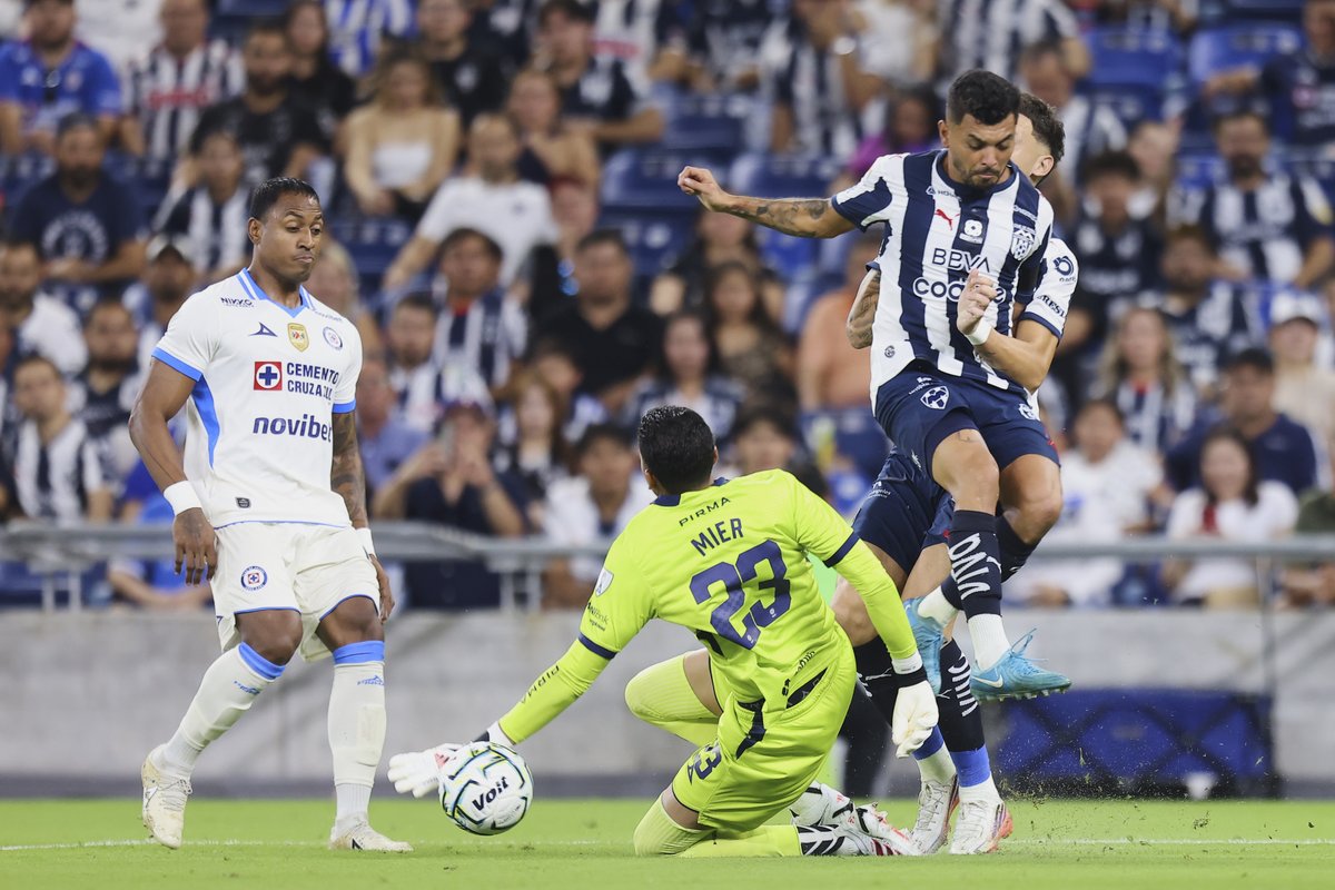 solchagol's tweet photo. Y ahora el bodrio de juego de @CruzAzul.
Excelsa presión de Rayados para generar el error de Jeremy y Kevin Mier; luego se echa para atrás echando la suerte porque La Máquina no más no da una.

Un partido similar que con Inter Miami.

Y no te mames, sólido juego de Andrada https://t.co/V8vBLYpqFB