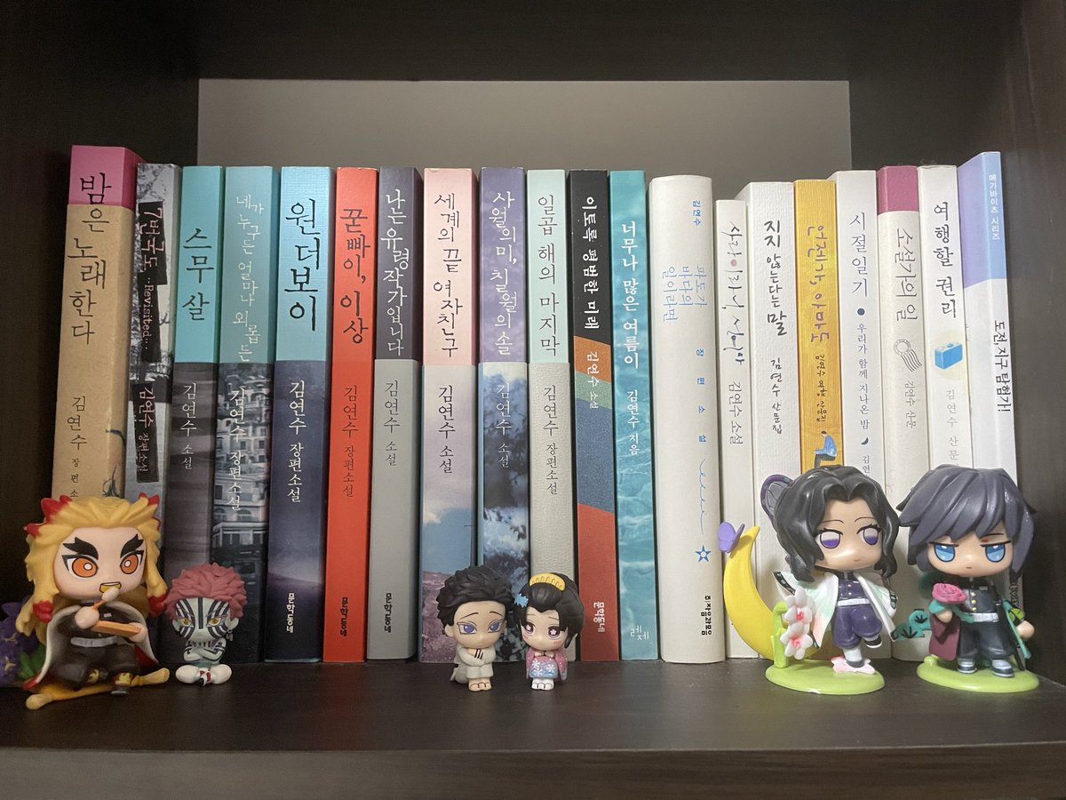 zwipo's tweet photo. 우리집 책장의 현재 상황인데요

뽑기의 대향연;;(예외 있음ㅎㅎ) https://t.co/pemhSul9ab