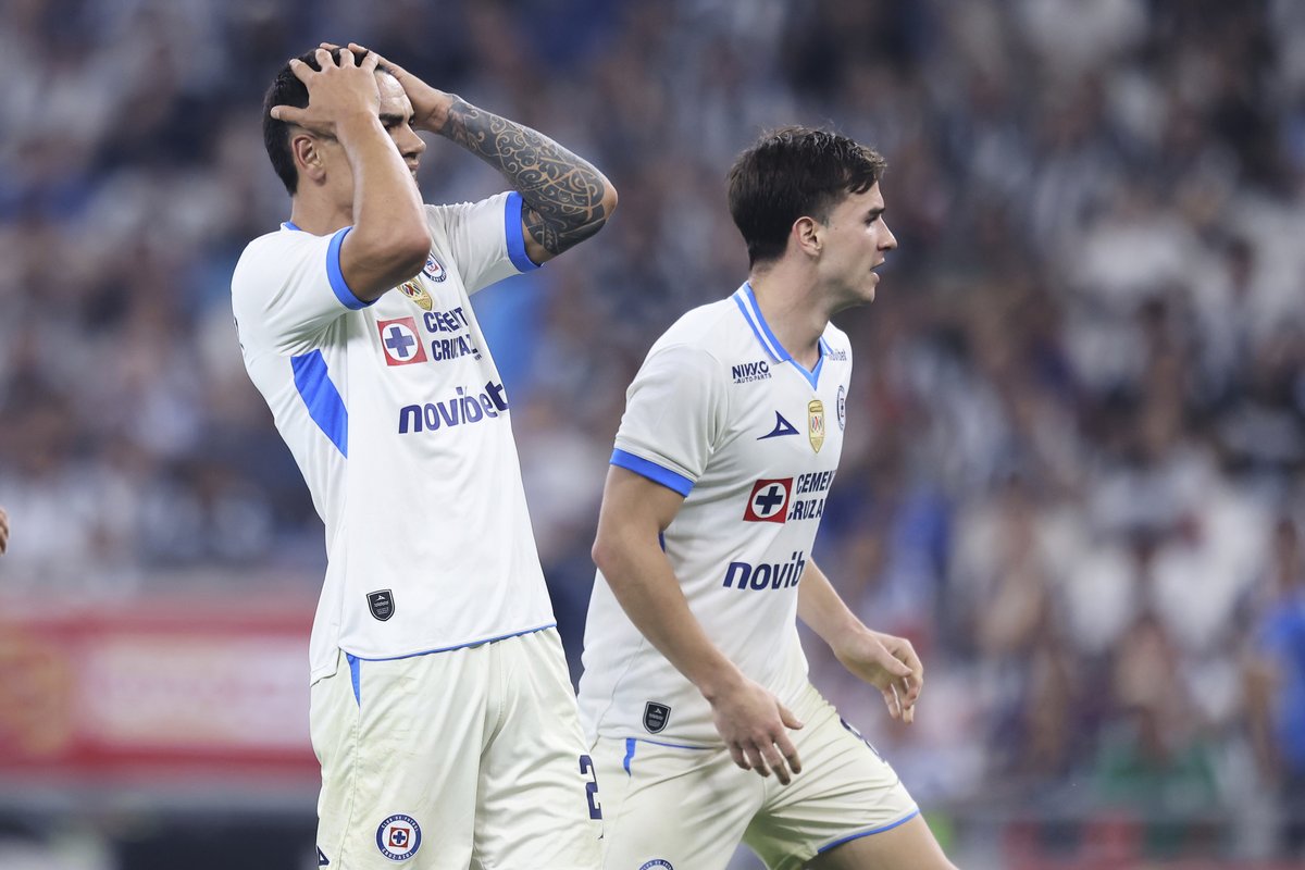 solchagol's tweet photo. Y ahora el bodrio de juego de @CruzAzul.
Excelsa presión de Rayados para generar el error de Jeremy y Kevin Mier; luego se echa para atrás echando la suerte porque La Máquina no más no da una.

Un partido similar que con Inter Miami.

Y no te mames, sólido juego de Andrada https://t.co/V8vBLYpqFB