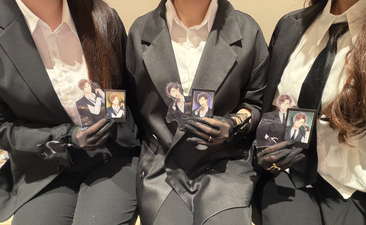 l_shun1104's tweet photo. 9/15 オリショ終わりにみるちゃんとるんちゃんとトリプルデートしてきた🧏🏻‍♀️
概念コーデもできて幸❕💛💜💚
フラワーメセカ読んで3人で号泣したのもいい思い出🙂‍↕️
本当に買って大正解でした💯🌟
2人ともありがとう〰️🫶🏻 https://t.co/XGrA3W0E5A