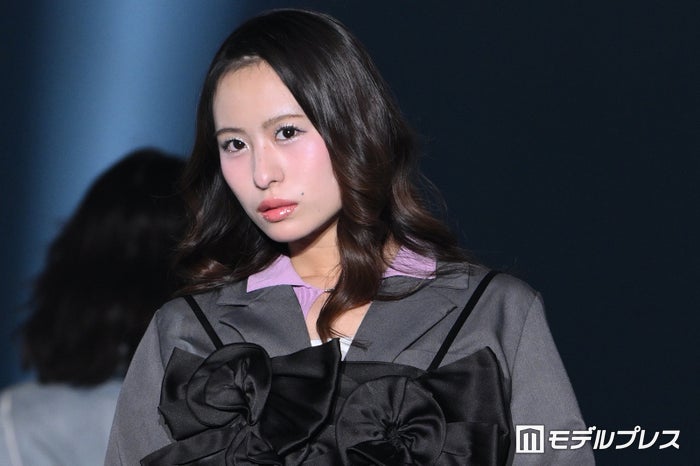 modelpress's tweet photo. 【IDOL RUNWAY COLLECTION 2026A/W🎀】

Juice＝Juice石山咲良、前髪なしで雰囲気一変
洗練された大人の魅力放つ
https://t.co/3UwkRqkM5X

#アイドルランウェイ https://t.co/OuQFVZ9506