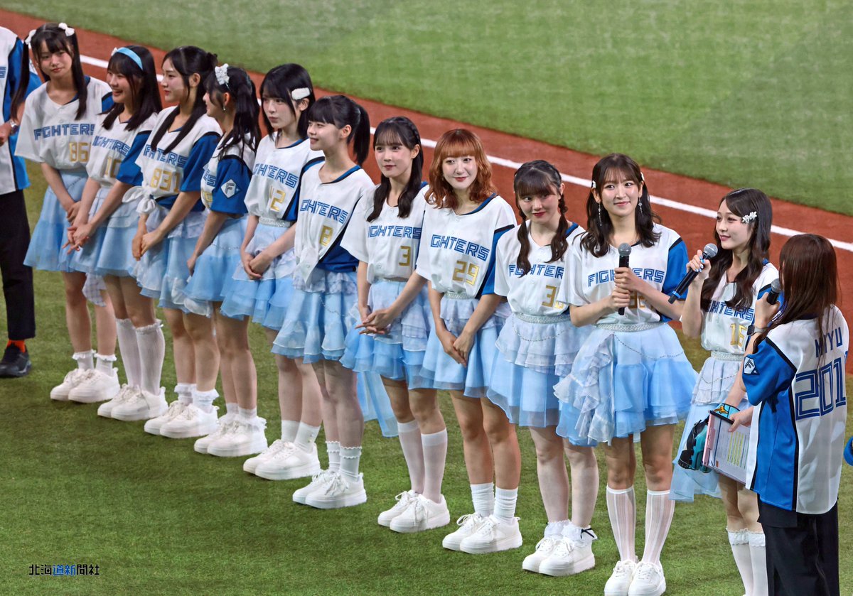photo_doshin's tweet photo. #北海道日本ハムファイターズ は２０日、エスコンフィールド北海道でオリックスと対戦中。アイドルグループ #つばきファクトリー の #谷本安美 さん（北海道出身）が、ファーストピッチに登場しました。
#ドミれ #lovefighters
▽ファイターズの記事はこちらから▽
https://t.co/LTYS0cVk7F https://t.co/9LxQfwduOs
