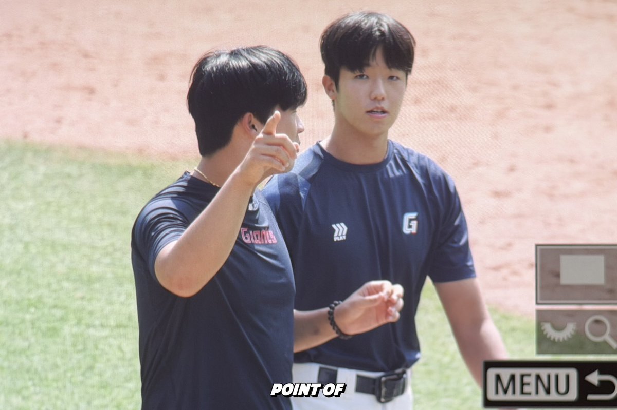 pointof_ms's tweet photo. 한결선수 간택을 축하드립니다(?)

#롯데자이언츠 #이민석 #김한결 https://t.co/G4mirVS8eN