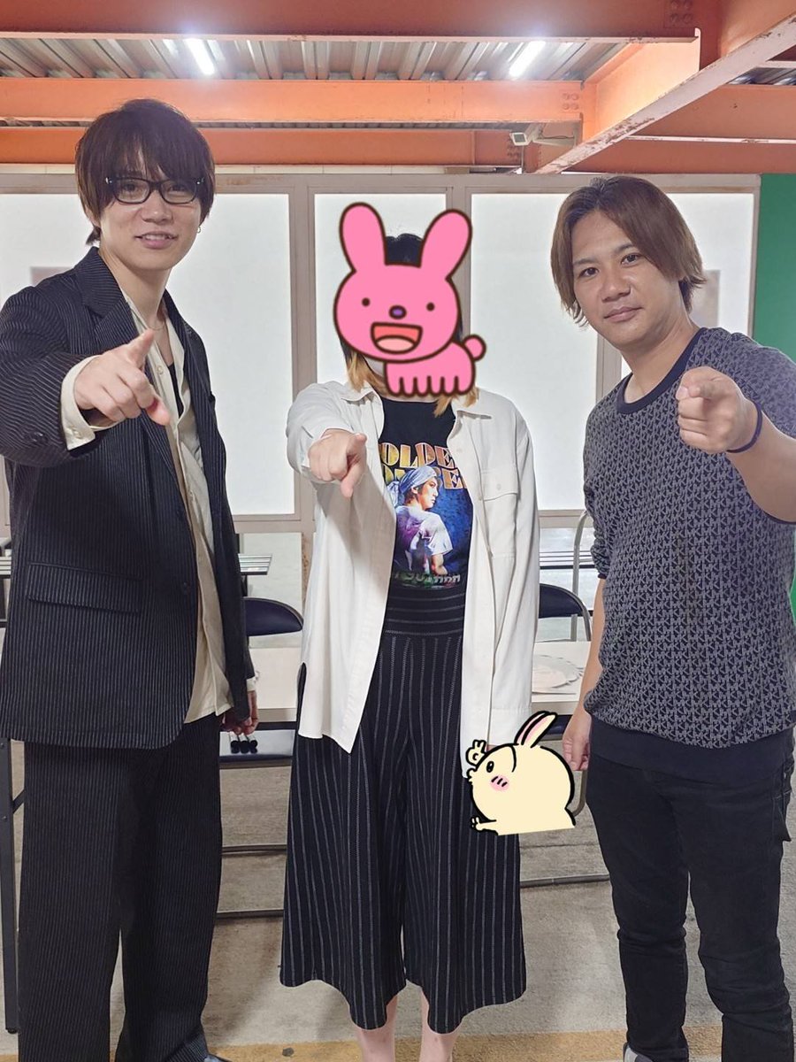 stso617's tweet photo. 悲しいくらいにコミュ障だから
本田さん前にしてもﾄﾞｩﾌﾄﾞｩﾌとしか言えなかった悲しい
メガネが良きビジュすぎた〜！
太田さんいると思わなくてびっくりしたのと写真が思った以上に明るくて驚いた https://t.co/yvLQPsBTh8