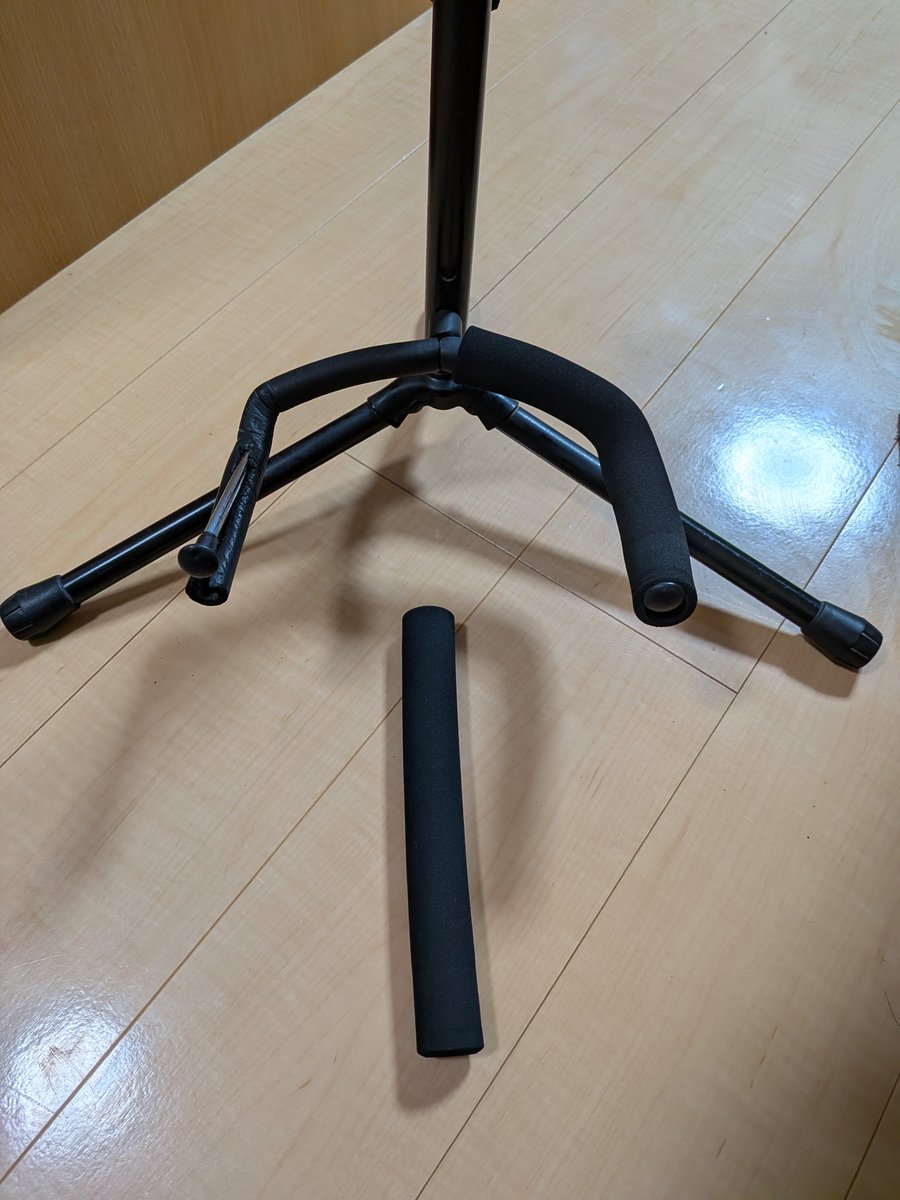 EN_DO8's tweet photo. ジョイフル本田で買ったスポンジがギタースタンドにとてもピッタリ https://t.co/sRY4feHDy3