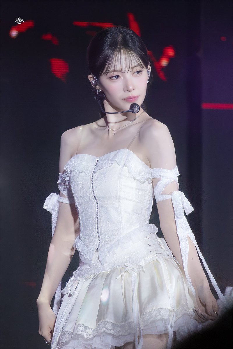 liiv_06's tweet photo. 260919 TMA

#리센느 #리브 #RESCENE #LIV https://t.co/GBkaIrfLjW